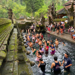 La Bali mistica Holy Spring Tirta Empul